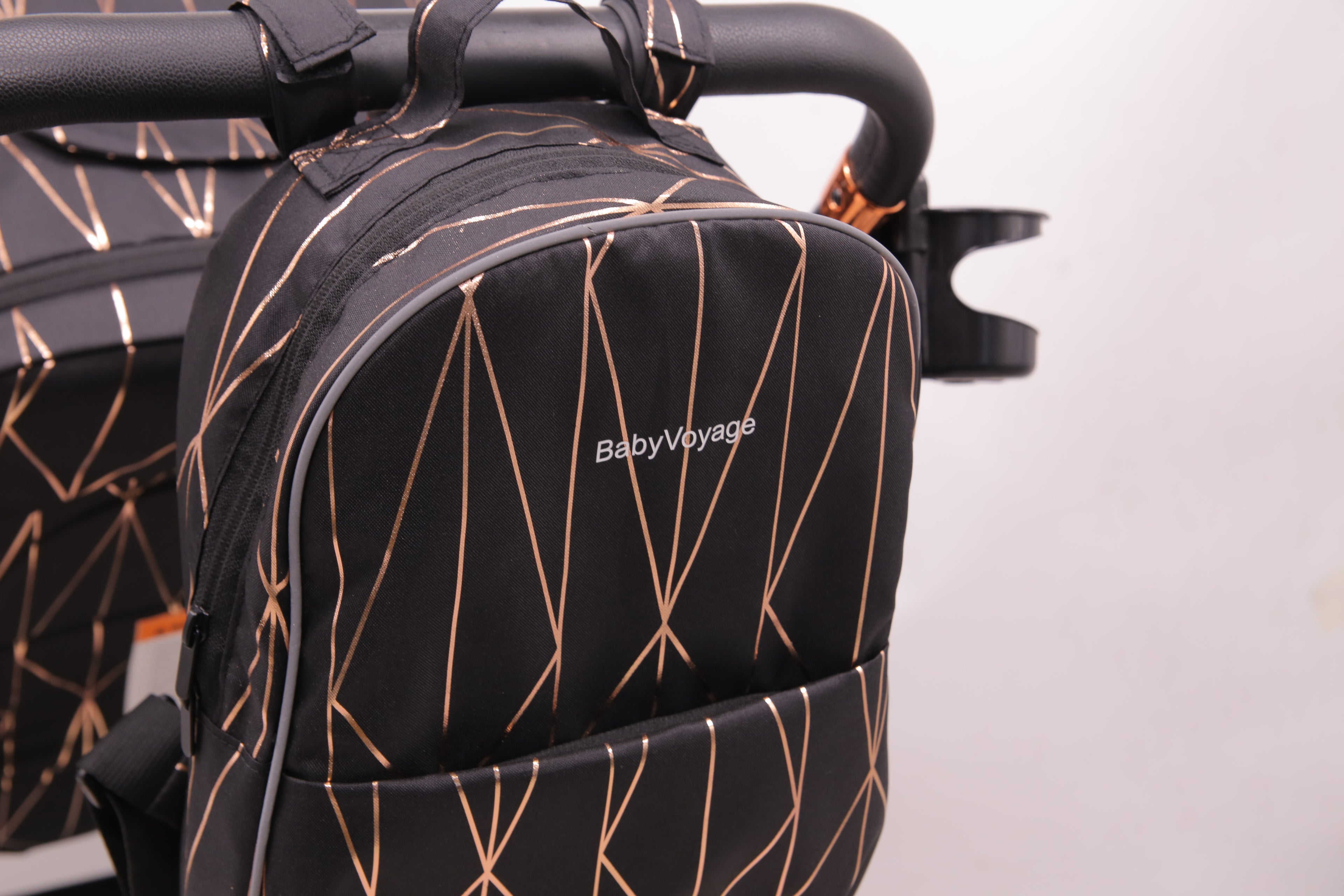 BabyVoyage Kinderwagen 2 in 1 faltbar, separate Schlafwanne und Sitz, Getränkehalter, Moskitonetz und weitere Geschenke