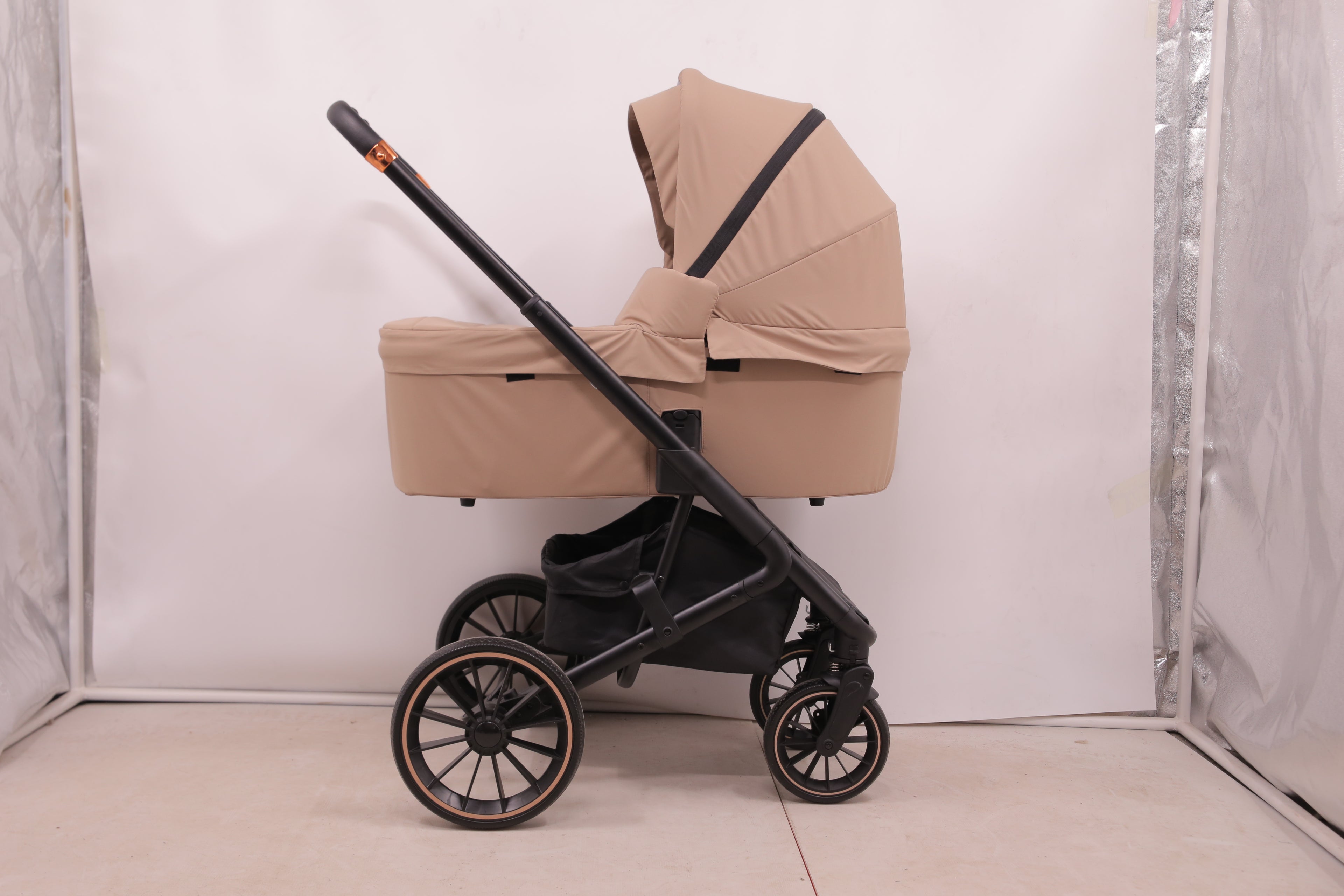 BabyVoyage Kinderwagen 2 in 1 faltbar, separate Schlafwanne und Sitz, Getränkehalter, Moskitonetz und weitere Geschenke