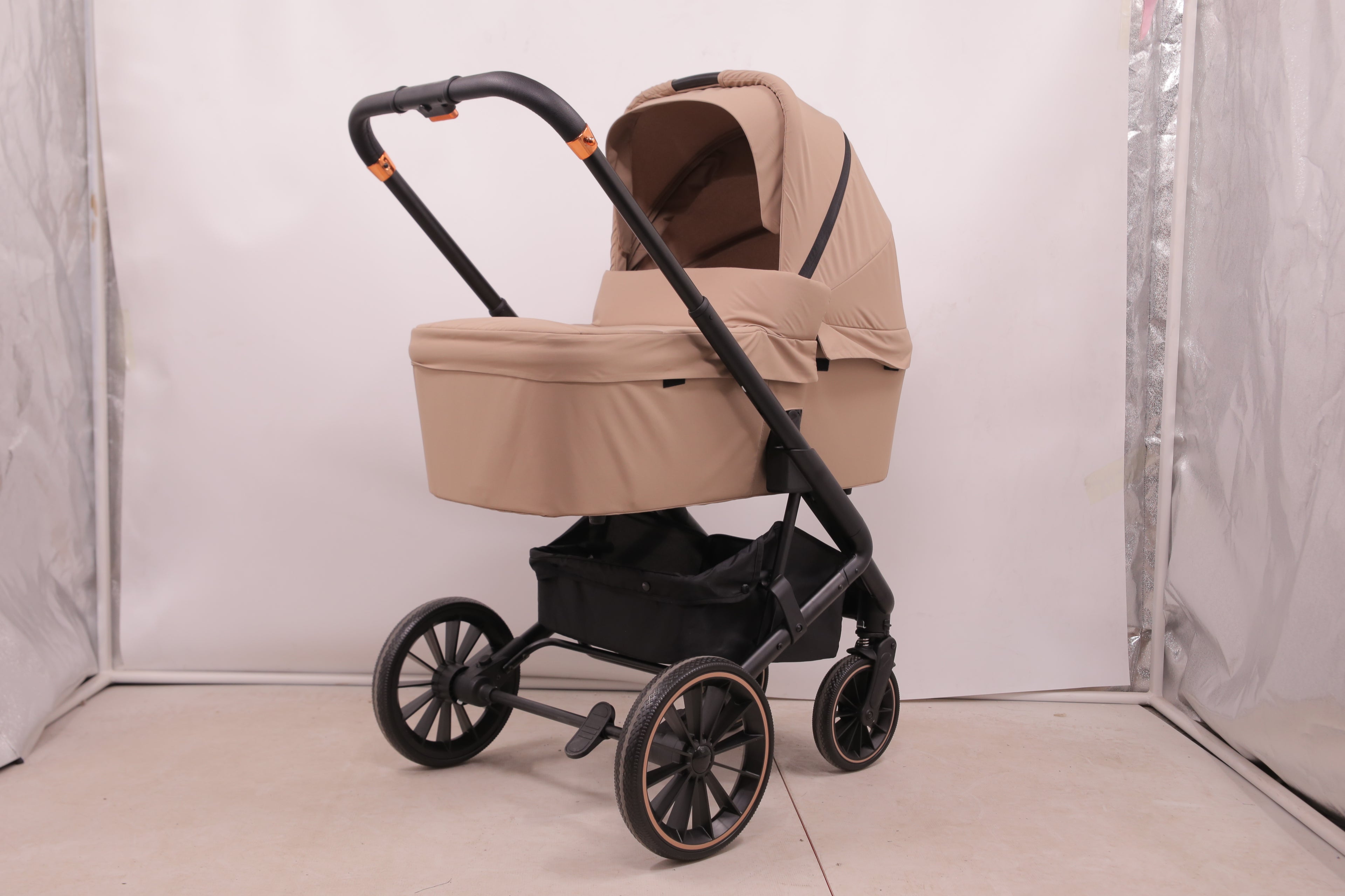 BabyVoyage Kinderwagen 2 in 1 faltbar, separate Schlafwanne und Sitz, Getränkehalter, Moskitonetz und weitere Geschenke